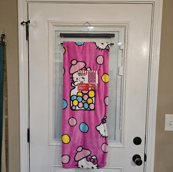 HELLO KITTY GUMBALL BLANKET - Picture 1 of 2